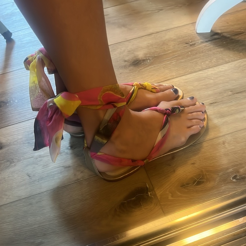 🛑 1 hour sale. UGG, size 7, Khloe Sandals - Pink and Yellow, worn twice - Picture 2 of 8